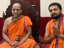 ಉಡುಪಿ ಪುತ್ತಿಗೆ ಸುಗುಣೇಂದ್ರ ಶ್ರೀಗಳಿಂದ ಶಿಷ್ಯ ಸ್ವೀಕಾರ 