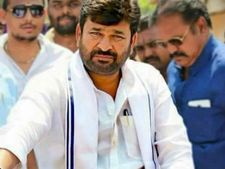 ಕಾಂಗ್ರೆಸ್ ಮಾಜಿ ಸಚಿವ ವಿನಯ್ ಕುಲಕರ್ಣಿ ನಾಮಪತ್ರ ಸಲ್ಲಿಕೆ