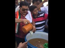 ಶ್ರೀರಾಮನವಮಿಗೆ ಪಾನಕ-ಮಜ್ಜಿಗೆ ಹಂಚಿದ ಜಮೀರ್ ಅಹ್ಮದ್