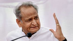 ಮಗನಿಗಾಗಿ ಪಕ್ಷದ ಹಿತಾಸಕ್ತಿ ಬಲಿಕೊಟ್ಟ ಅಶೋಕ್ ಗೆಹ್ಲೋಟ್ ಸಂಕಷ್ಟದಲ್ಲಿ