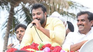 ಮಂಡ್ಯ ಮತದಾರರ ಪಾದಕ್ಕೆ ನಮಿನಿಸಿದ ದರ್ಶನ್