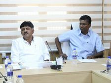 ಹಾಸ್ಯ ಚಟಾಕಿ ಹಾರಿಸಿ ಸತೀಶ್ ಜಾರಕಿಹೊಳಿ ನಗಿಸಿದ ಡಿ.ಕೆ.ಶಿವಕುಮಾರ್!