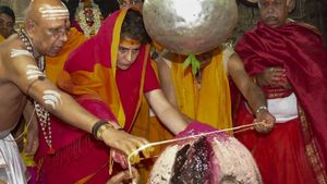 ಮಹಾಕಾಲೇಶ್ವರನಿಗೆ ಪೂಜೆ ಸಲ್ಲಿಸಿದ ಪ್ರಿಯಾಂಕಾ ಗಾಂಧಿ ವಾದ್ರಾ