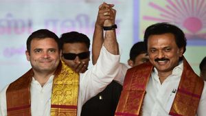 ತಮಿಳುನಾಡು: ಡಿಎಂಕೆ-ಕಾಂಗ್ರೆಸ್ ಜಯಭೇರಿ, ಆಡಳಿತ ಪಕ್ಷಕ್ಕೆ ಮುಖಭಂಗ