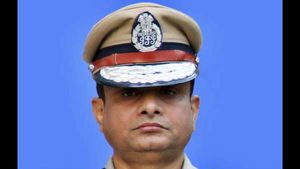 ಮಮತಾ ಬ್ಯಾನರ್ಜಿಗೆ ಹಿನ್ನಡೆ: ಆಪ್ತ ಪೊಲೀಸ್ ಅಧಿಕಾರಿಗೆ ಬಂಧನ ಭೀತಿ 