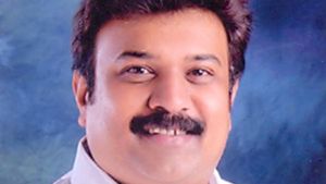 ವಾಕ್ಸಮರದಲ್ಲಿ ಮತ್ತೆ ಸುಮಲತಾ ಹೆಸರು ಎಳೆದು ತಂದ ಮಂಡ್ಯ ನಾಯಕರು 