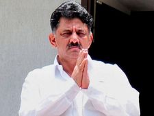 ಐಟಿ ದಾಳಿಗೆ ಹೆದರಲಿಲ್ಲ ಇನ್ನು ಕಣ್ಣೀರು ಹಾಕಿ ಓಟು ಕೇಳ್ತೀನಾ?: ಡಿಕೆಶಿ