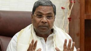 'ನೀನೊಬ್ಬ ಲೀಡರ್ರಾ?': ಶಿಷ್ಯನ ವಿರುದ್ಧ ಸಿದ್ದರಾಮಯ್ಯ ಅಸಮಾಧಾನ 