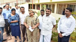  ದಲಿತನ ಬೆತ್ತಲೆ ಮೆರವಣಿಗೆ ಪ್ರಕರಣ; ಆಸ್ಪತ್ರೆಗೆ ಪರಿಶಿಷ್ಟ ಜಾತಿ ಆಯೋಗ ತಂಡ ಭೇಟಿ