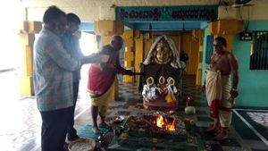 ವರುಣನ ಕೃಪೆಗೆ ಚಾಮರಾಜನಗರ ದೇಗುಲದಲ್ಲಿ ಪೂಜೆ ಪುನಸ್ಕಾರ