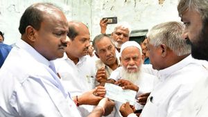 ಮನೆ ಮೇಲ್ಛಾವಣಿ ಕುಸಿದು 6 ಸಾವು, 24 ಲಕ್ಷ ಪರಿಹಾರ ವಿತರಣೆ