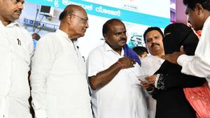 ಸಿಎಂ ಕುಮಾರಸ್ವಾಮಿ ಗ್ರಾಮ ವಾಸ್ತವ್ಯದಲ್ಲೂ ಮೈತ್ರಿ ಪಕ್ಷಗಳ ಜಗಳ 