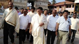 ಮಳೆಗಾಗಿ ಶೃಂಗೇರಿಯಲ್ಲಿ ಡಿಕೆಶಿ ಪ್ರಾರ್ಥನೆ, ಗುರುವಾರ ಕಿಗ್ಗಾದಲ್ಲಿ ಹೋಮ