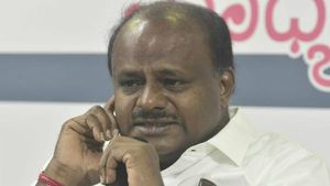ಕಾರ್ಮಿಕರ ಮೇಲೆ ರೇಗಾಡಿ ತಪ್ಪು ಮಾಡಿದೆ: ಕುಮಾರಸ್ವಾಮಿ