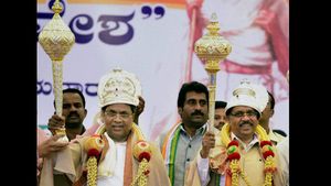 ಬಸವಳಿದ ಕರ್ನಾಟಕ ಕಾಂಗ್ರೆಸ್ ನಲ್ಲಿ ಸಿದ್ದರಾಮಯ್ಯ- ಪರಮೇಶ್ವರ್ ಪ್ರತಿಷ್ಠೆ ಕದನ! 