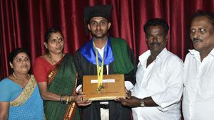 ಧಾರವಾಡ ಕೃಷಿ ವಿವಿ ಘಟಿಕೋತ್ಸವ : ಬಸವರಾಜ ಚಿನ್ನದ ಹುಡುಗ 