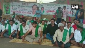  ಗಂಭೀರ ಸ್ವರೂಪ ಪಡೆದ ಮಂಡ್ಯ ರೈತರ ಪ್ರತಿಭಟನೆ: ಕೆಆರ್‌ಎಸ್‌ಗೆ ಮುತ್ತಿಗೆ