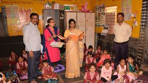 ಧಾರವಾಡ : 28 ಸರ್ಕಾರಿ ಆಂಗ್ಲ ಮಾಧ್ಯಮ ಶಾಲೆಗಳು ಆರಂಭ 