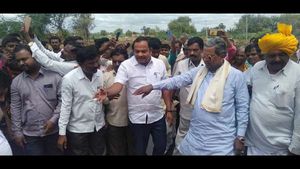 ಏನ್ ಕೆಲ್ಸ ಮಾಡಿದ್ದಾರೆ ಅಂತ ಬಿಜೆಪಿಗೆ ವೋಟ್ ಹಾಕ್ತೀರಾ? ಸಿದ್ದರಾಮಯ್ಯ 