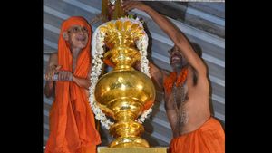  ಉಡುಪಿ ಶ್ರೀ ಕೃಷ್ಣನ ಗರ್ಭಗುಡಿಗೆ ಸುವರ್ಣ ಶಿಖರ ಪ್ರತಿಷ್ಠಾಪನೆ 