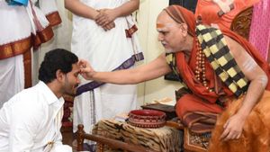 ಆಂಧ್ರಪ್ರದೇಶ ಹೊಸ ಸಚಿವ ಸಂಪುಟ ರಚನೆಗೆ ಸ್ವರೂಪಾನಂದೇಂದ್ರ ಸರಸ್ವತಿ ಸಲಹೆ ಪಡೆದ ಜಗನ್ 