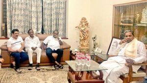 ಸಿದ್ದರಾಮಯ್ಯಗೆ ಕೈ ಕೊಟ್ಟು ಮುಂಬೈಗೆ ವಿಮಾನ ಹತ್ತಿದ ಎಂಟಿಬಿ ನಾಗರಾಜು