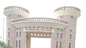 ಆಲಮಟ್ಟಿ ಜಲಾಶಯ ಭರ್ತಿ : 32 ಸಾವಿರ ಕ್ಯೂಸೆಕ್ ನೀರು ಹೊರಕ್ಕೆ 