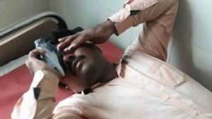 ಕಲ್ಲು ತೆಗೆಸುವ ವಿಚಾರ; ನಗರಸಭೆ ಸದಸ್ಯನಿಂದ ಆರೋಗ್ಯ ನಿರೀಕ್ಷಕನ ಮೇಲೆ ಹಲ್ಲೆ