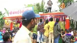  ಕೋಳಿ ಮರಿ ಎಸೆದು ಹರಕೆ ತೀರಿಸುವ ವಡಗಾವಿ ಜಾತ್ರೆ...