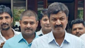 ರಮೇಶ್ ಜಾರಕಿಹೊಳಿ ರಾಜೀನಾಮೆಗೆ ತ್ರಿ ಈಡಿಯಟ್ಸ್‌ ಕಾರಣ!