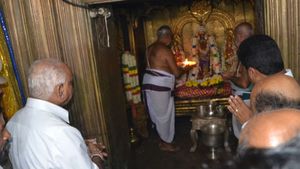 ಮೇಲುಕೋಟೆ ಚಲುವನ ದರ್ಶನ ಪಡೆದ ಯಡಿಯೂರಪ್ಪ