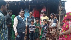 ಧಾರವಾಡ : ಬೀದಿ ಬದಿ ವ್ಯಾಪಾರಿಗಳ ಮಕ್ಕಳಿಗೆ ಶಿಕ್ಷಣದ ಭಾಗ್ಯ 