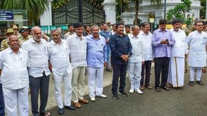ರೆಬಲ್ ಶಾಸಕರ ಮುಂಬೈ ವಾಸ್ತವ್ಯ ವಿಸ್ತರಣೆ, ಸದ್ಯಕ್ಕಿಲ್ಲ ವಾಪಸ್ 