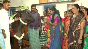 ಹಸುವಿನ ಸೀಮಂತ ಮಾಡಿ ಊರಿಗೆ ಊಟ ಹಾಕಿದ ಯುವರಾಜ
