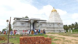  ಯಡಿಯೂರಪ್ಪ ಗೆಲುವಿನ ಸಂಭ್ರಮಕ್ಕೆ ಹುಟ್ಟೂರು ಬೂಕನಕೆರೆಯಲ್ಲಿ ಪೂಜೆ 