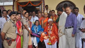 ಜ್ಯೋತಿಷಿ ಸಲಹೆಯಂತೆ ಕೊಲ್ಲೂರಿನಲ್ಲಿ ‌ಶ್ರೀಲಂಕಾ ಪ್ರಧಾನಿ ವಿಶೇಷ ಪೂಜೆ! 