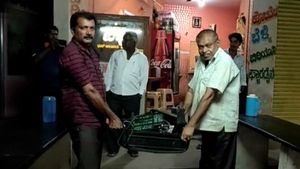  ವರ್ಲ್ಡ್ ಕಪ್ ಸೆಮಿಫೈನಲ್ ನಲ್ಲಿ ಭಾರತ ಸೋತಿದ್ದಕ್ಕೆ ಟಿವಿ ಒಡೆದು ಹಾಕಿದ ಅಭಿಮಾನಿ 