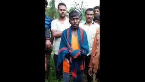  ಆರು ದಿನದ ನಂತರ ಗುಡ್ಡದಿಂದ ಈಜಿ ಬಂದು ಸಾವು ಗೆದ್ದ 