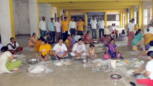 ನೆರೆ ಸಂತ್ರಸ್ತರಿಗೆ ಚಾಮರಾಜನಗರದಿಂದ 1 ಲಕ್ಷ ಚಪಾತಿ