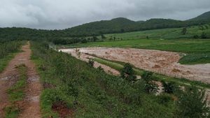 ಭಾರೀ ಮಳೆಗೆ ಒಡೆದ ಚಿಗಳ್ಳಿ ಚೆಕ್ ಡ್ಯಾಮ್; ಮತ್ತೆ ಶುರುವಾಗಿದೆ ಆತಂಕ