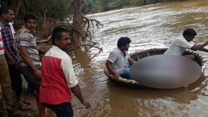 ಶವ ಸಂಸ್ಕಾರಕ್ಕೂ ಸಮಸ್ಯೆ; ಹೊಳೆಕೂಡಿಗೆ ಗ್ರಾಮದವರ ಕರುಣಾಜನಕ ಬದುಕು 