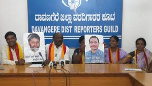  ಕನ್ನಡ ಧ್ವಜದ ಕುರಿತು ಸಿ.ಟಿ.ರವಿ ಹೇಳಿಕೆ; ಸಚಿವ ಸ್ಥಾನದಿಂದ ವಜಾಗೊಳಿಸಲು ಆಗ್ರಹ