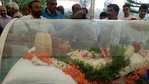  ಮಗ ಸತ್ತ ತಿಂಗಳೊಳಗೇ ಅಪ್ಪನ ಸಾವು; ಇಂದು ಸಿದ್ಧಾರ್ಥ ತಂದೆ ಗಂಗಯ್ಯ ಹೆಗ್ಡೆ ಅಂತ್ಯಕ್ರಿಯೆ