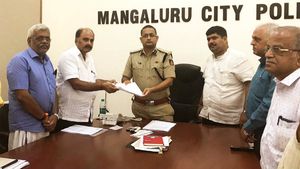 ರಾಘವೇಂದ್ರ ತೀರ್ಥರ ವಿರುದ್ಧ ಕ್ರಮಕ್ಕೆ ಜಿ ಎಸ್ ಬಿ ದೇವಳಗಳ ಒಕ್ಕೂಟದ ಆಗ್ರಹ