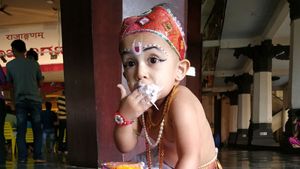 ಉಡುಪಿಯಲ್ಲಿ ಕೃಷ್ಣಜನ್ಮಾಷ್ಟಮಿ ಸಡಗರ; ಉತ್ಸವದಲ್ಲಿ ಮಿಂದ ಭಕ್ತಸಾಗರ 