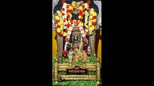 ಅಷ್ಟಮಿ ಪ್ರಯುಕ್ತ ಮಧ್ಯರಾತ್ರಿ ಕೃಷ್ಣನಿಗೆ ಅರ್ಘ್ಯ ಸಮರ್ಪಣೆ