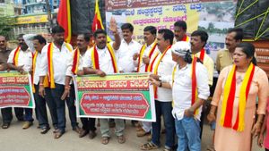  ರಾಜ್ಯದ ನೆರೆಯನ್ನು ರಾಷ್ಟ್ರೀಯ ವಿಪತ್ತು ಎಂದು ಘೋಷಿಸಲು ರಾಮನಗರದಲ್ಲಿ ಪ್ರತಿಭಟನೆ