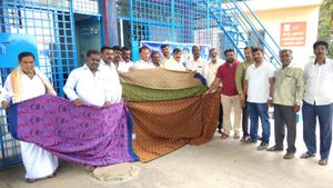 ರಾಮನಗರ ಹಾಲು ಉತ್ಪಾದಕರ ಸಂಘದಿಂದ 30 ಲಕ್ಷದ ಸಾಮಗ್ರಿ ರವಾನೆ 