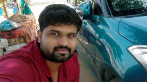 ಹಲಗೂರು ಹೆದ್ದಾರಿಯಲ್ಲಿ ಅಂಗಡಿಯಲ್ಲಿದ್ದವನ ಕೊಚ್ಚಿ ಕೊಂದ ದುಷ್ಕರ್ಮಿಗಳು 