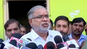  ಸ್ವಚ್ಛತೆ ಇಲ್ಲದೇ ವಸತಿ ಶಾಲೆ ಮಕ್ಕಳಲ್ಲಿ ಹಬ್ಬಿದ ಚರ್ಮ ರೋಗ; ಸಚಿವ ಸುರೇಶ್ ಕುಮಾರ್ ಎಚ್ಚರಿಕೆ